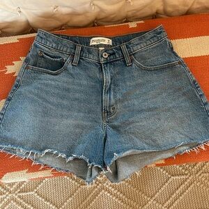 Abercrombie& fitch 90s relaxed cutoff short high rise